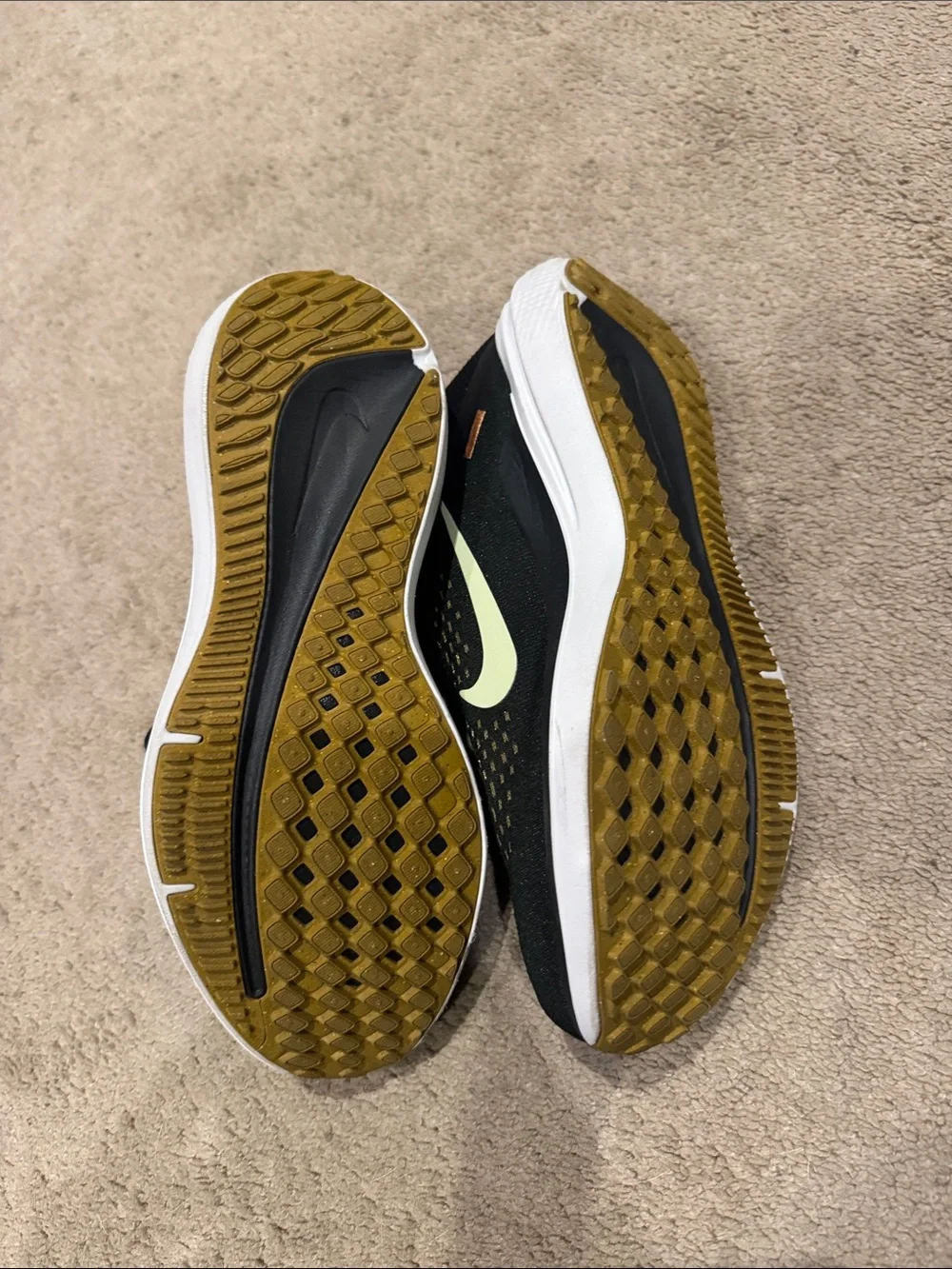 Nike Winflo 10 Men’s Running Shoes - Black with Yellow and Pale Green Accents
